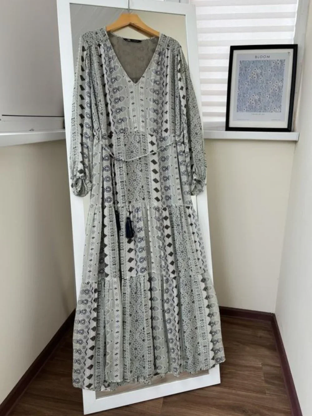 Zara Bohemian Maxi Dress – Flowing Boho Style with Belt - Picture 3 of 6